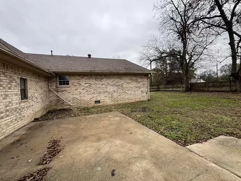 Exterior - 703 W 4th St, Lonoke, AR 72086 photo 9 of 9