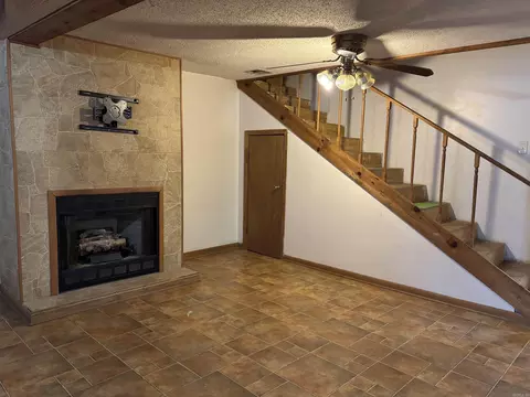 Living - 703 W 4th St, Lonoke, AR 72086 photo 4 of 4