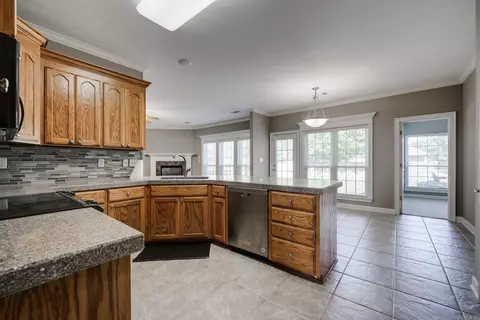 Kitchen - 1320 Crosspoint, Conway, AR 72034 photo 3 of 4