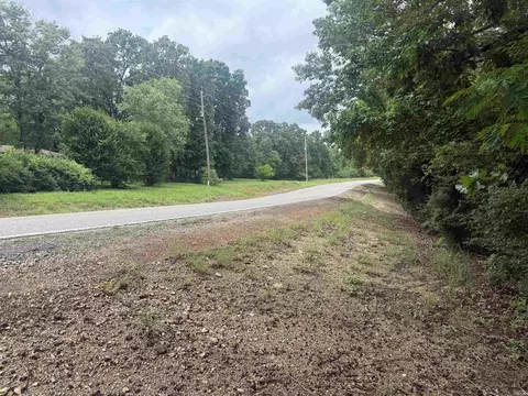 000 Iroquois Dr, Cherokee Village, AR 72529