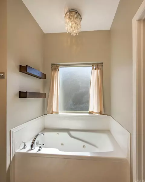 Bath - 107 Hudson Branch Dr, Austin, AR 72007 photo 3 of 4