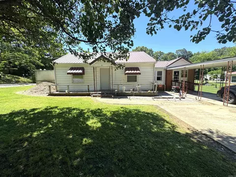 563 S 12th Ave, Piggott, AR 72454