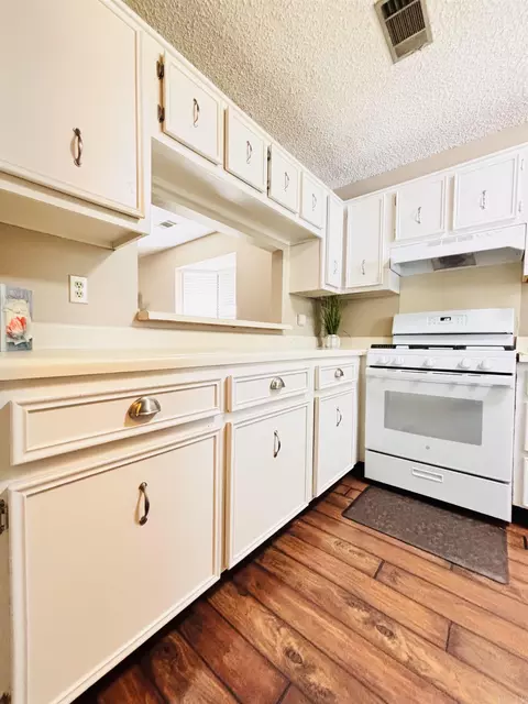 Kitchen - 23 Dark Forest Pl, Benton, AR 72019 photo 4 of 4