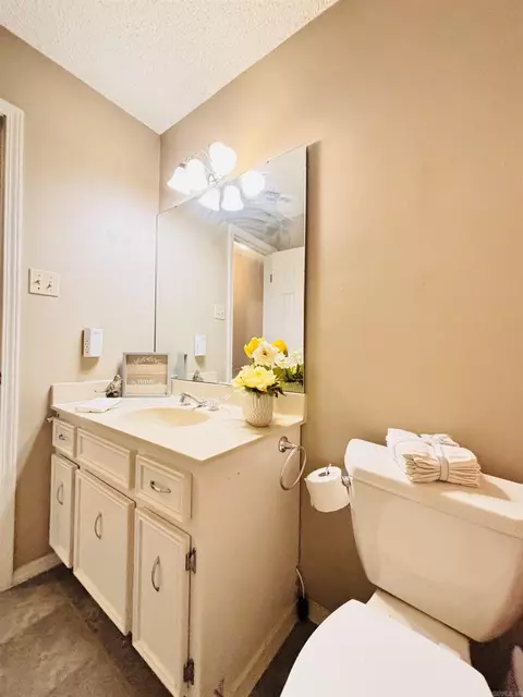 Bath - 23 Dark Forest Pl, Benton, AR 72019 photo 2 of 4