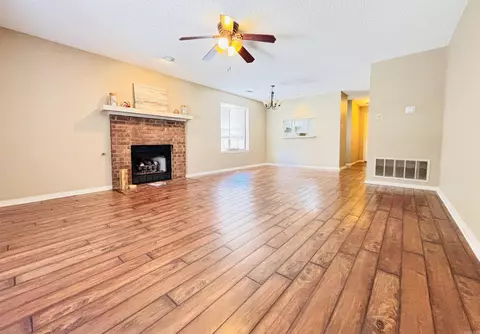 Living - 23 Dark Forest Pl, Benton, AR 72019 photo 2 of 7