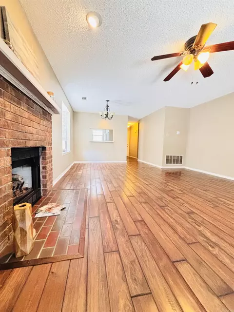 Living - 23 Dark Forest Pl, Benton, AR 72019 photo 5 of 7