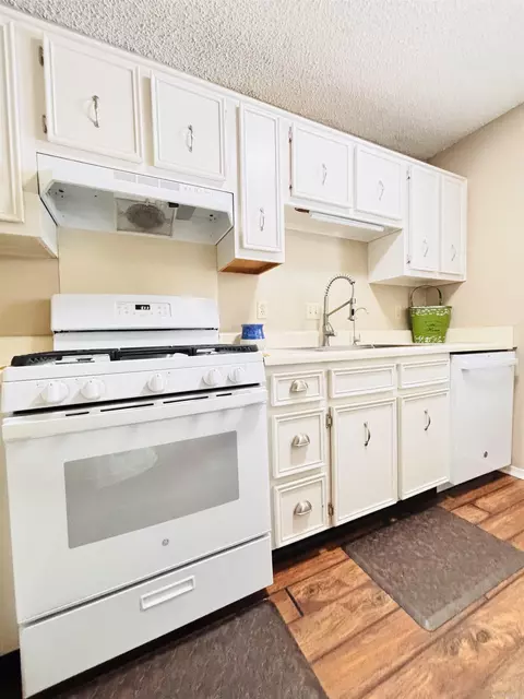Kitchen - 23 Dark Forest Pl, Benton, AR 72019 photo 3 of 4