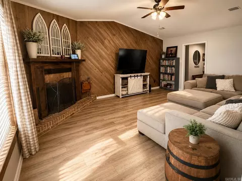 Living - 1403 Misty Dr, Benton, AR 72019 photo 2 of 3