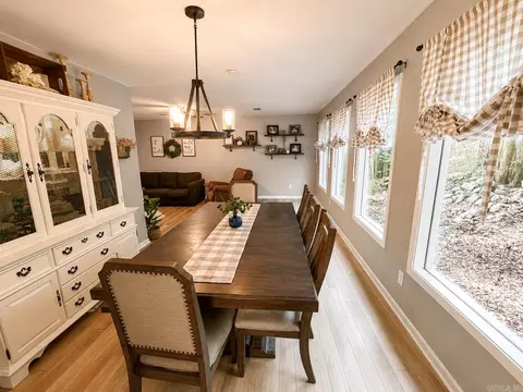 Dining - 1403 Misty Dr, Benton, AR 72019 photo 2 of 2