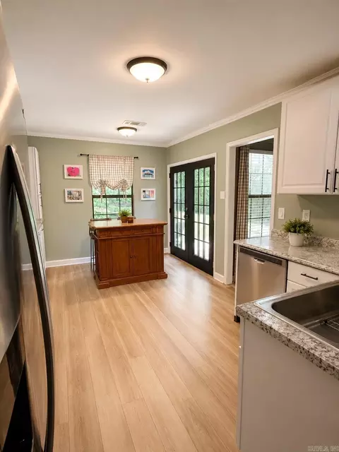 Kitchen - 1403 Misty Dr, Benton, AR 72019 photo 1 of 1