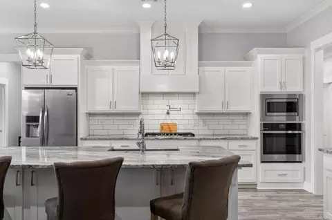 Kitchen - 2319 Pleasant Cove Dr, Conway, AR 72034 photo 4 of 4