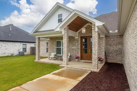 Exterior - 2319 Pleasant Cove Dr, Conway, AR 72034 photo 4 of 8