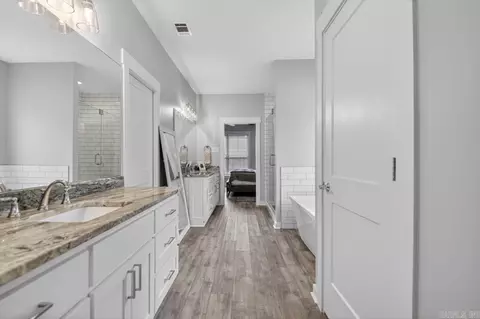 Entry Way - 2319 Pleasant Cove Dr, Conway, AR 72034 photo 5 of 5