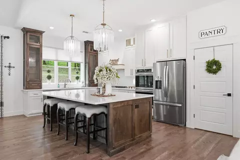 Kitchen - 64 Moseley Ln, Conway, AR 72032 photo 2 of 6