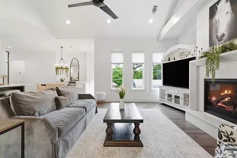 Living - 64 Moseley Ln, Conway, AR 72032 photo 3 of 4
