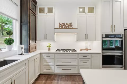 Kitchen - 64 Moseley Ln, Conway, AR 72032 photo 3 of 6