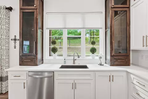 Kitchen - 64 Moseley Ln, Conway, AR 72032 photo 5 of 6