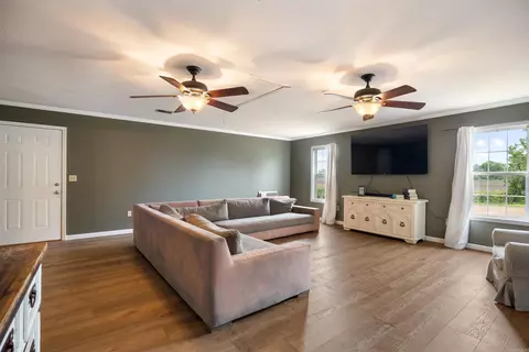 Living - 13298 Dixie Ln, Trumann, AR 72472 photo 1 of 4