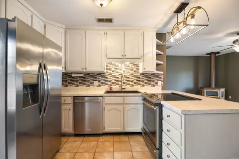 Kitchen - 13298 Dixie Ln, Trumann, AR 72472 photo 3 of 4