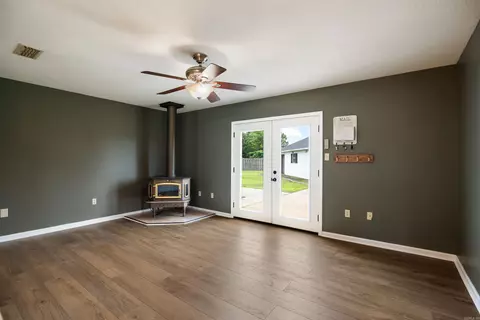Living - 13298 Dixie Ln, Trumann, AR 72472 photo 3 of 4