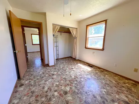Bedroom - 1894 Oak Grove Loop, Timbo, AR 72680 photo 5 of 8