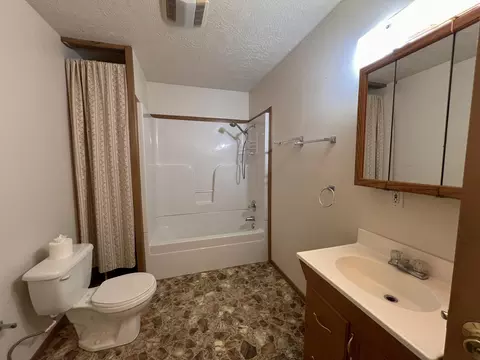 Bath - 1894 Oak Grove Loop, Timbo, AR 72680 photo 3 of 5