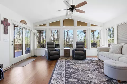 1 Narvaez Ln, Hot Springs Village, AR 71909