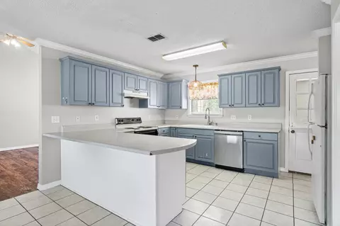 Kitchen - 137 Langston Ln, Beebe, AR 72012 photo 1 of 2