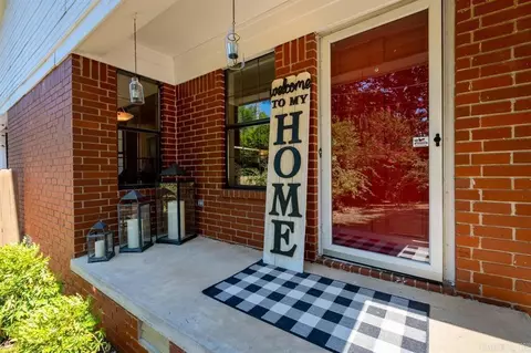 38 Woodlore Cir, Little Rock, AR 72211
