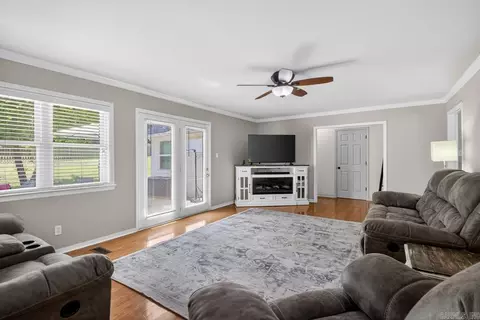 Living - 1016 Jameson Ave, Benton, AR 72015 photo 1 of 1