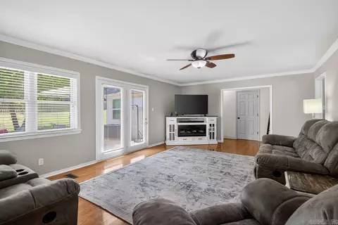 Living - 1016 Jameson Ave, Benton, AR 72015 photo 1 of 1