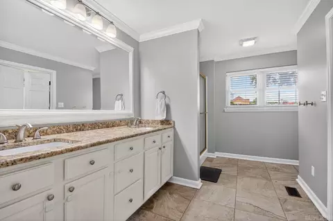 Bath - 1016 Jameson Ave, Benton, AR 72015 photo 2 of 5
