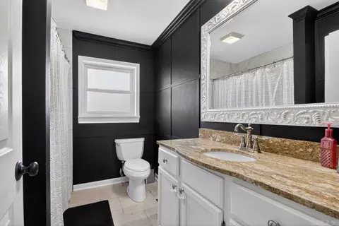 Bath - 1016 Jameson Ave, Benton, AR 72015 photo 3 of 4