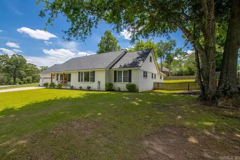 Exterior - 1016 Jameson Ave, Benton, AR 72015 photo 2 of 13