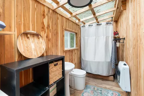 Bath - 147 Virgies Loop, Calico Rock, AR 72519 photo 1 of 1
