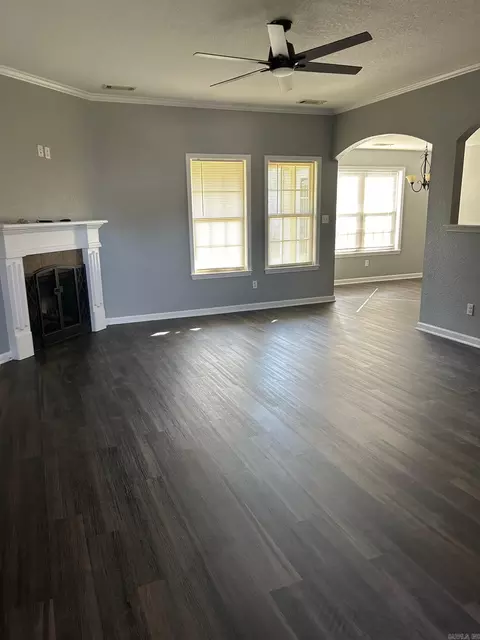 Living - 3994 Mountaincrest Cir, Alexander, AR 72002 photo 5 of 6
