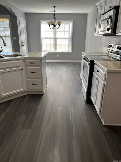 Kitchen - 3994 Mountaincrest Cir, Alexander, AR 72002 photo 1 of 2