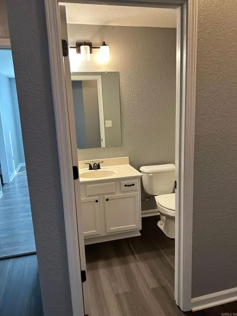 Bath - 3994 Mountaincrest Cir, Alexander, AR 72002 photo 2 of 6