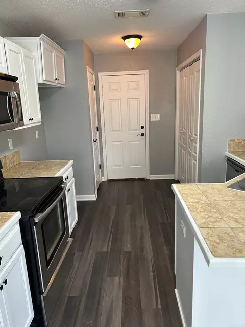 Entry Way - 3994 Mountaincrest Cir, Alexander, AR 72002 photo 3 of 3