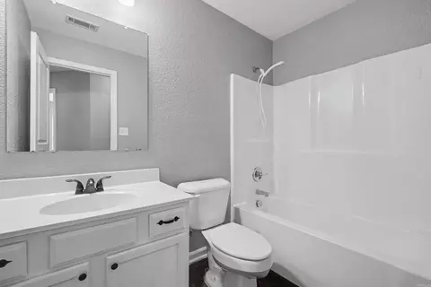 Bath - 3994 Mountaincrest Cir, Alexander, AR 72002 photo 5 of 6