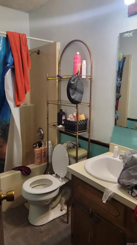 Bath - 9102 Shannon Rd, Pine Bluff, AR 71603 photo 1 of 2