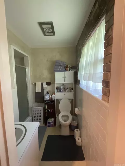 Bath - 120 Apache Dr, Searcy, AR 72143 photo 1 of 2