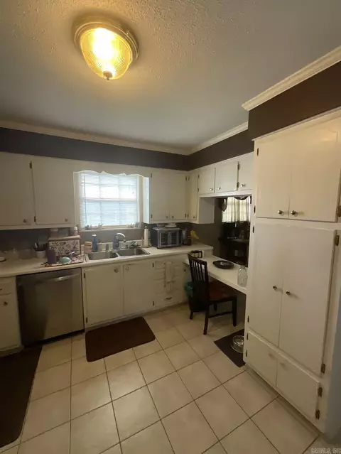 Kitchen - 120 Apache Dr, Searcy, AR 72143 photo 2 of 3