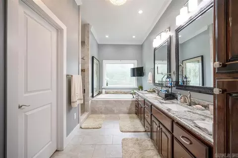 Bath - 500 Rink Rd, De Queen, AR 71832 photo 1 of 3