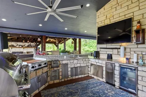 Kitchen - 500 Rink Rd, De Queen, AR 71832 photo 4 of 5