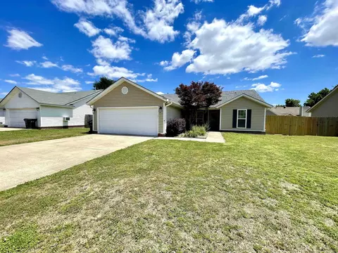 2520 Britton Dr, Jonesboro, AR 72401