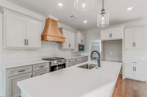Kitchen - 20 Albion Ct, Cabot, AR 72023 photo 2 of 4