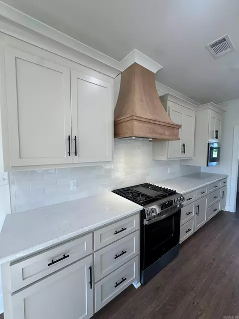 Kitchen - 20 Albion Ct, Cabot, AR 72023 photo 3 of 6