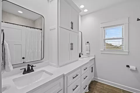 Bath - 1880 Indigo Cv, Conway, AR 72034 photo 5 of 7