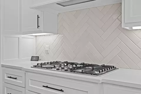 Kitchen - 1880 Indigo Cv, Conway, AR 72034 photo 6 of 6